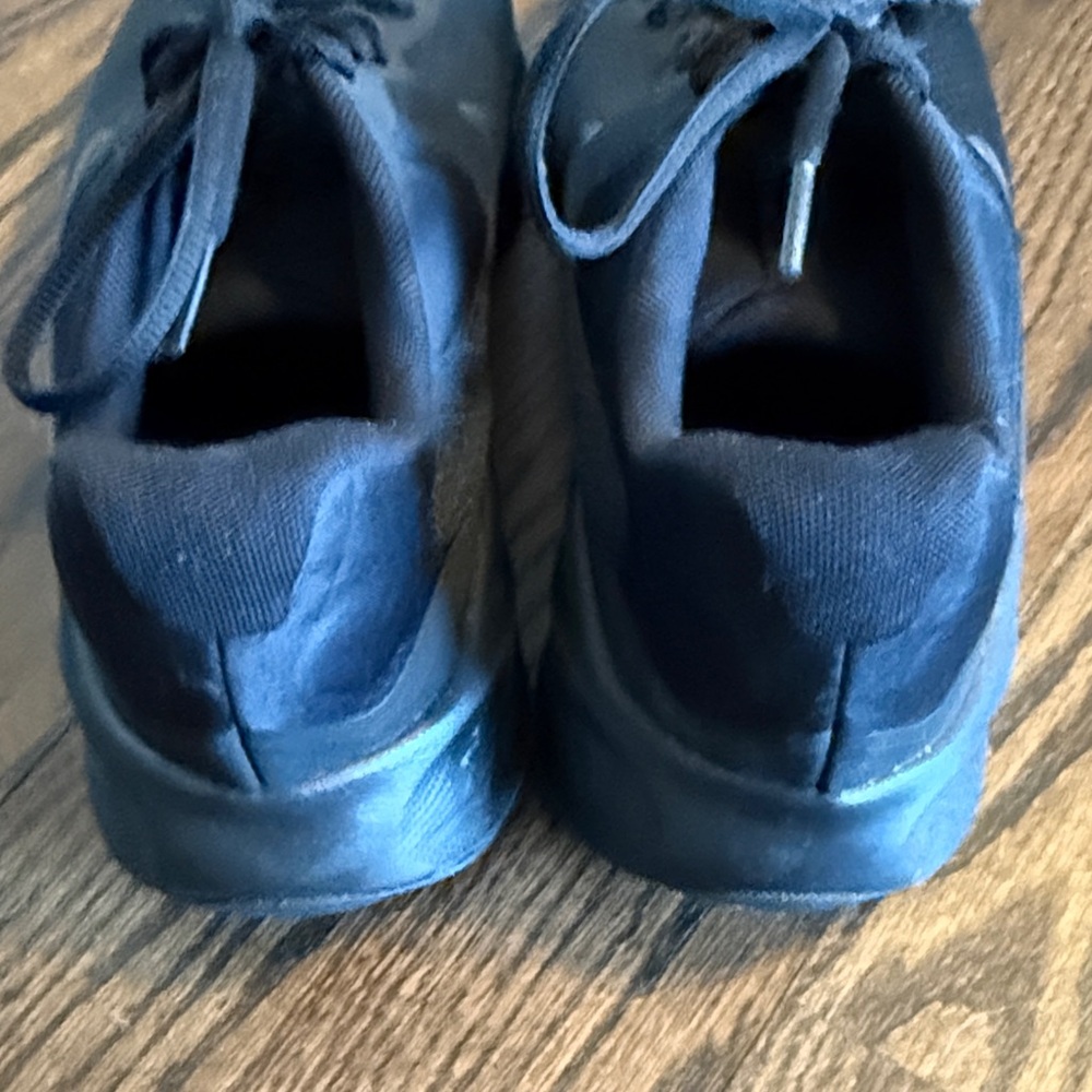 Nike Men's Black Athletic Sneakers - Picture 3 of 5